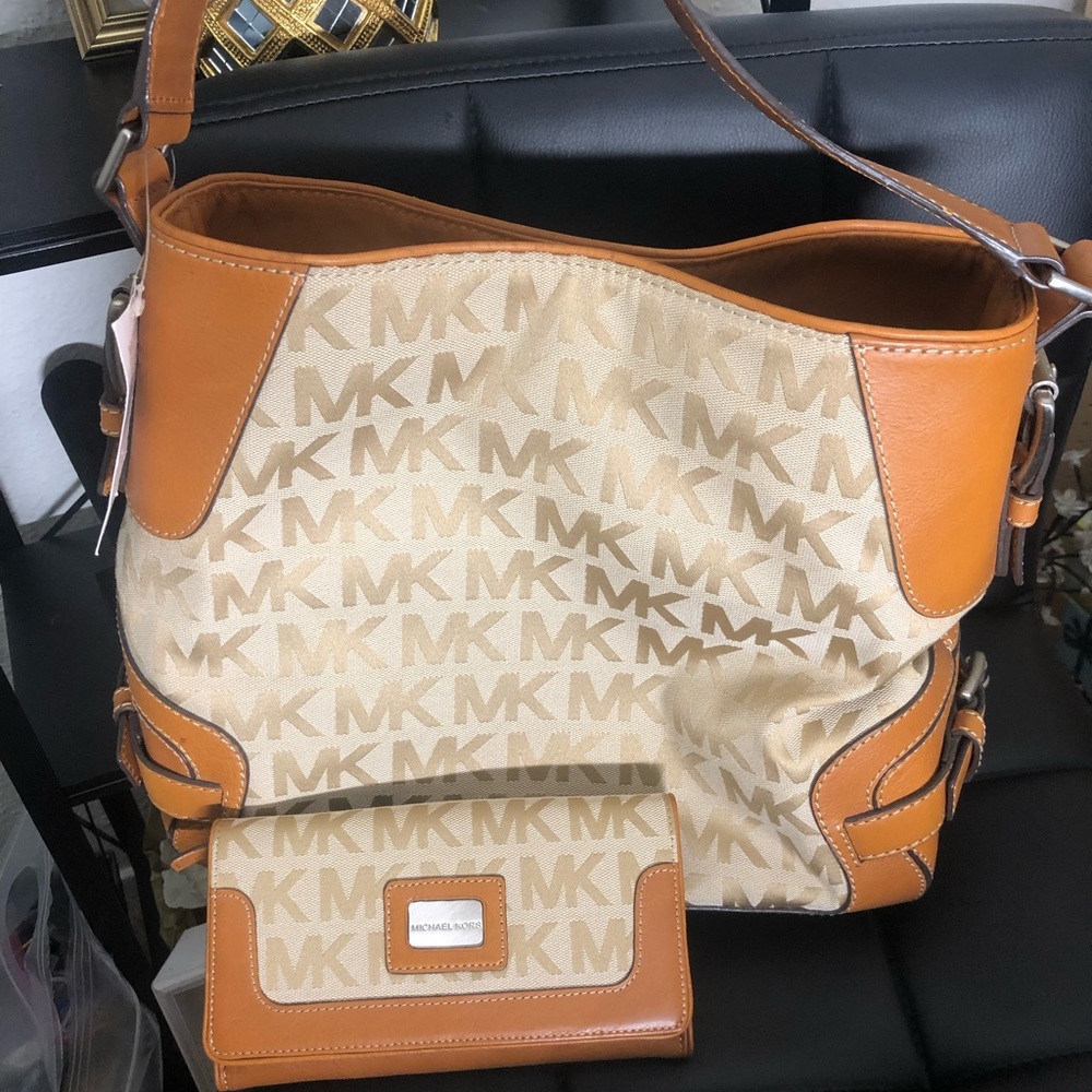 Michael Kors Brookville bag & matching wallet